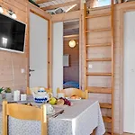 Amazing In Struer With Wifi Feriehus *